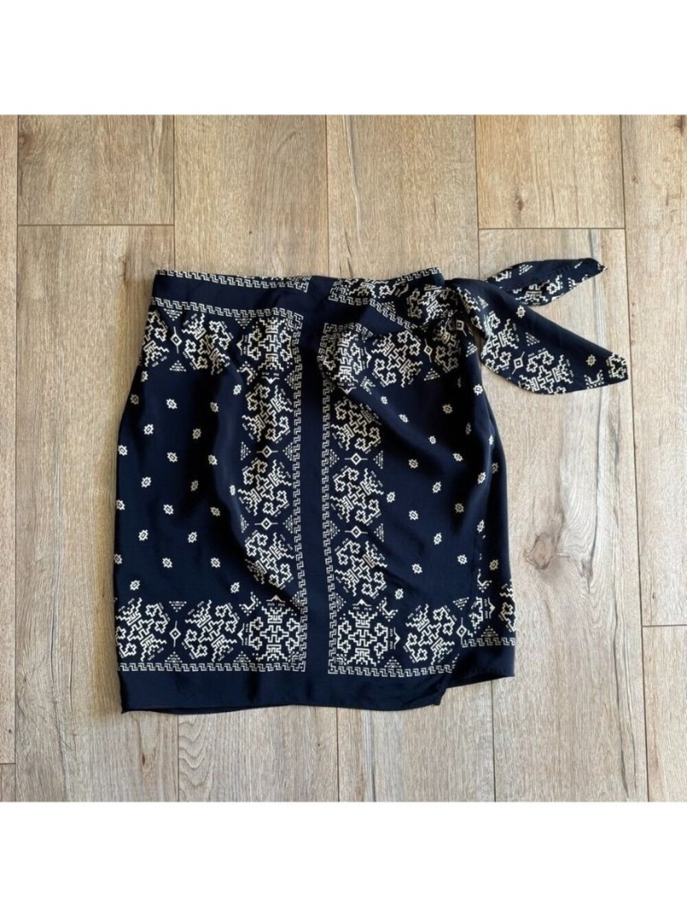 90s Vintage Diane Gilman Silk Black Cream Bandana Print Wrap Mini Skirt Size 6